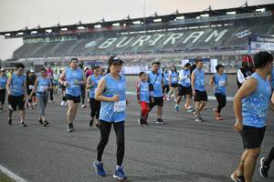 BIB: 7074, 709
                            <button type="button" onclick="openModal(10465730)" class="btn btn-primary btn-sm float-right btn-popup" data-toggle="modal" data-target=".modal-high-quality">
                        <i class="fas fa-shopping-cart"></i> Add to Cart
                    </button>
                                            <button type="button" onclick="isThisMe(10465730, true)" class="btn btn-success btn-sm float-right btn-popup btn-isme hidden" data-toggle="tooltip" data-placement="bottom" title="นี่คือรูปของคุณใช่ไหม คลิกที่นี่เพื่อเอาเข้าอัลบั้ม">
                        <i class="fas fa-plus"></i> Add to album
                    </button>
                    <button type="button" onclick="isThisMe(10465730, false)" class="btn btn-warning btn-sm float-right btn-popup btn-isnotme hidden">
                        <i class="fas fa-ban"></i> Remove from album
                    </button>